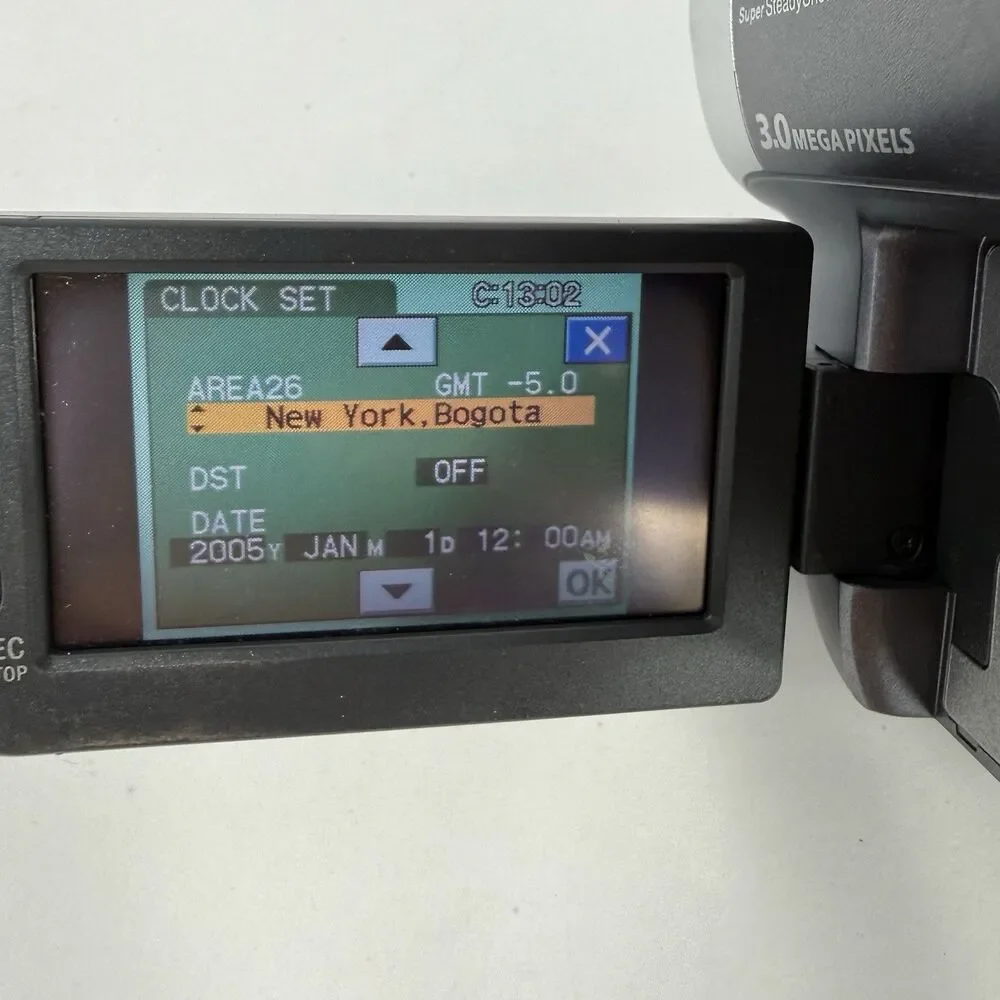 Sony Handycam DCR-DVD403 Video Camera Camcorder 120x Zoom Charger & Batteries